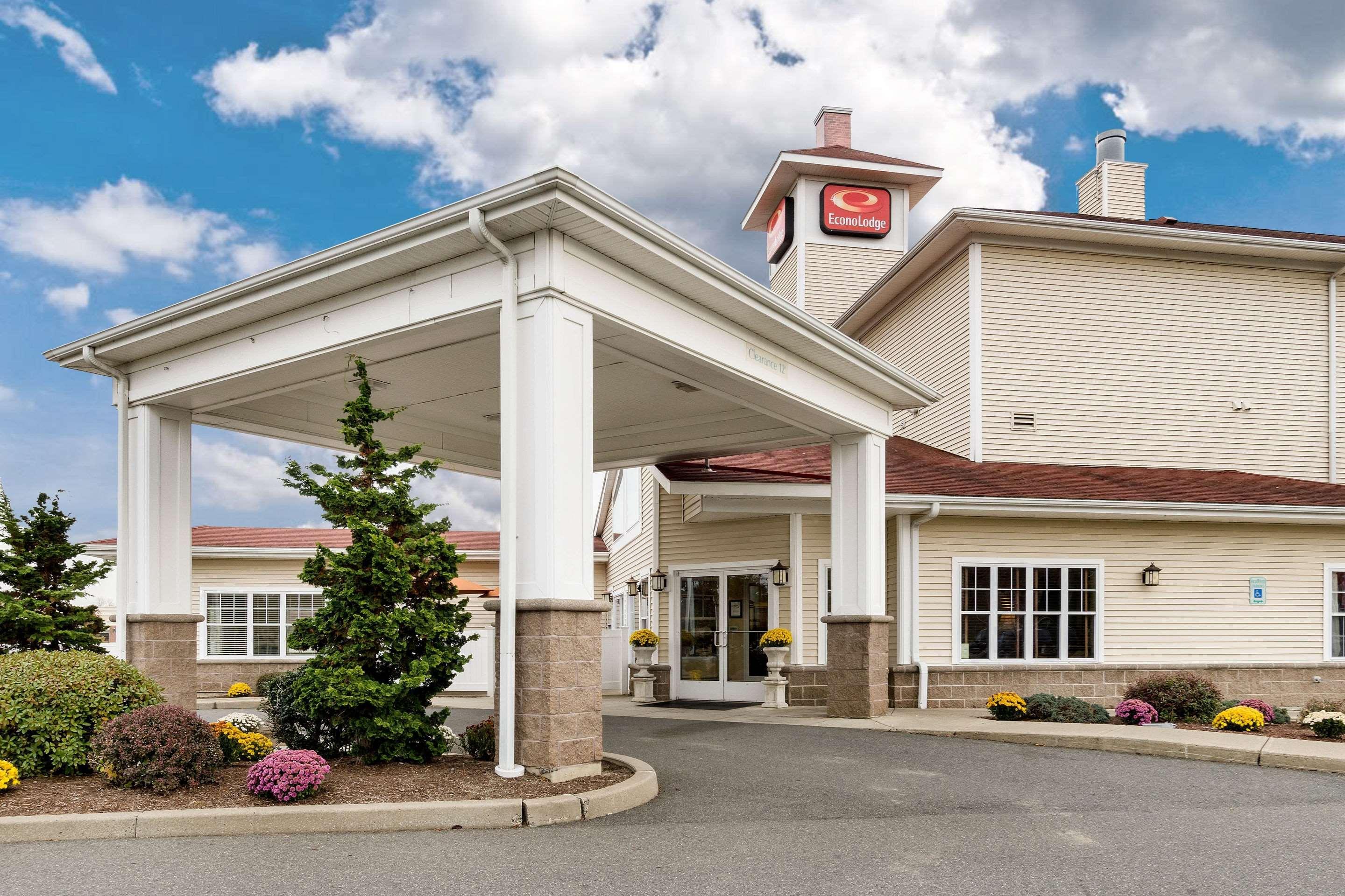 Econo Lodge Hadley Near University Exterior photo